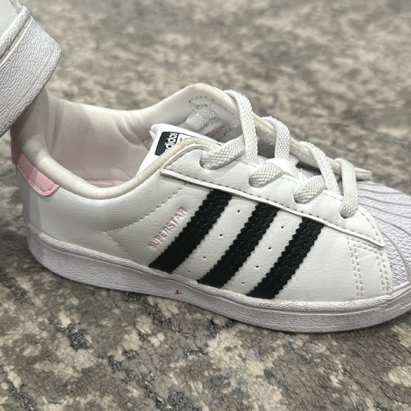 Toddler Adidas Superstar - Picture 4 of 8